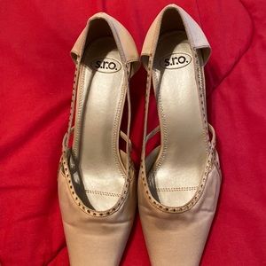 Tan 1in heel with rhinestones